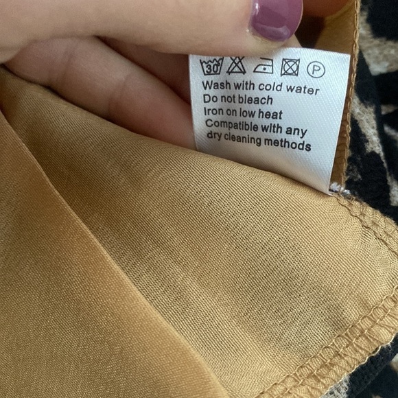 Belongsci NWT animal print shift dress with plumage sleeves. - Picture 9 of 12